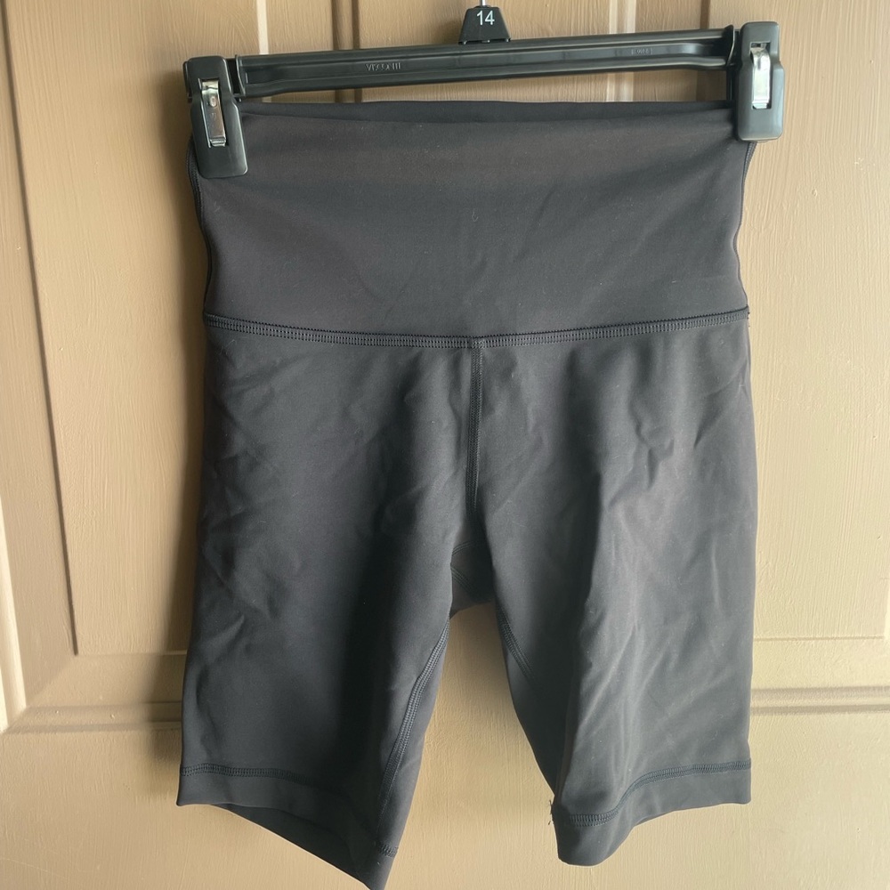 Lululemon NWOT black align biker shorts size 4